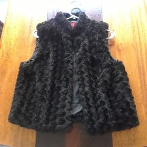 Black faux fur Elle vest size L